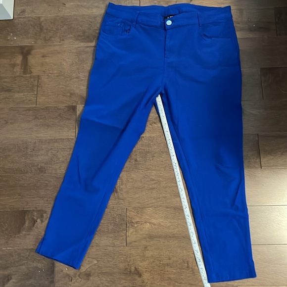 Pair of women’s Lily Morgan capri pants - Picture 11 of 11